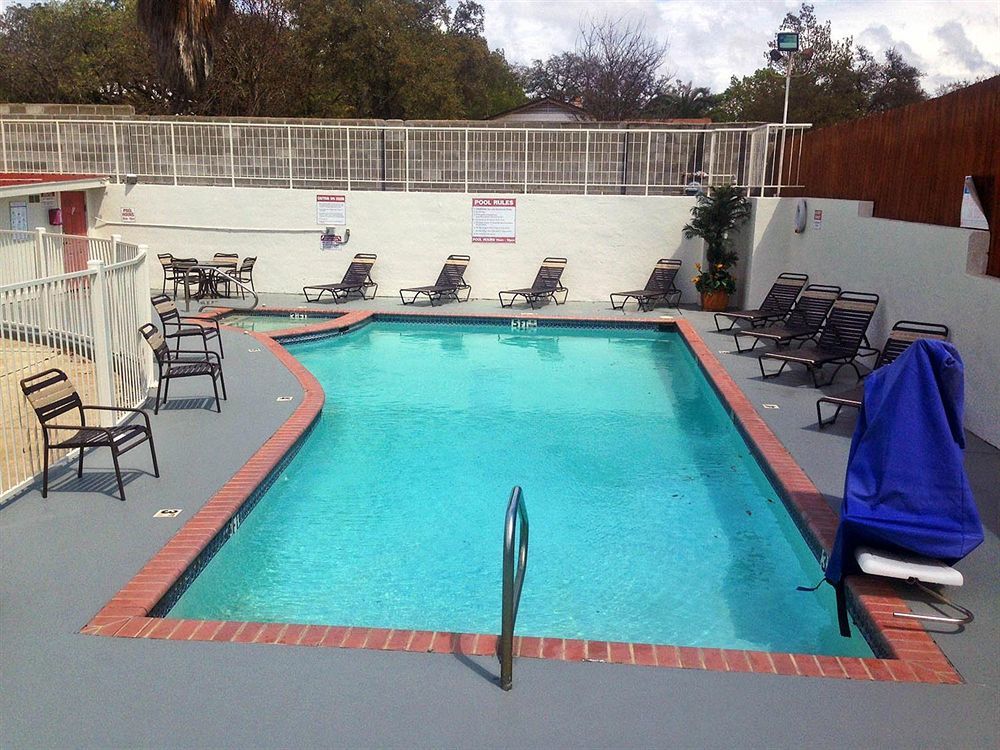 Motel 6-San Antonio, Tx - Fiesta Trails エクステリア 写真