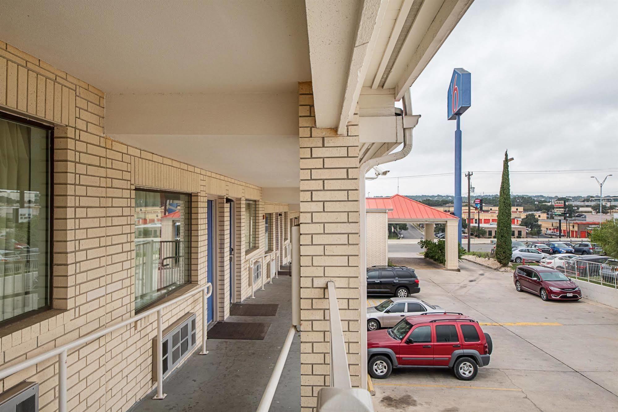 Motel 6-San Antonio, Tx - Fiesta Trails エクステリア 写真