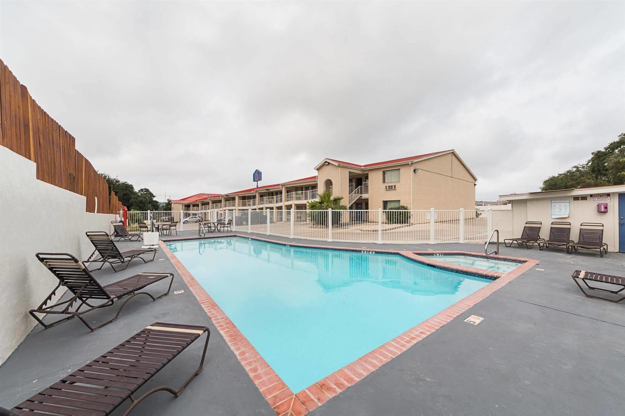 Motel 6-San Antonio, Tx - Fiesta Trails エクステリア 写真