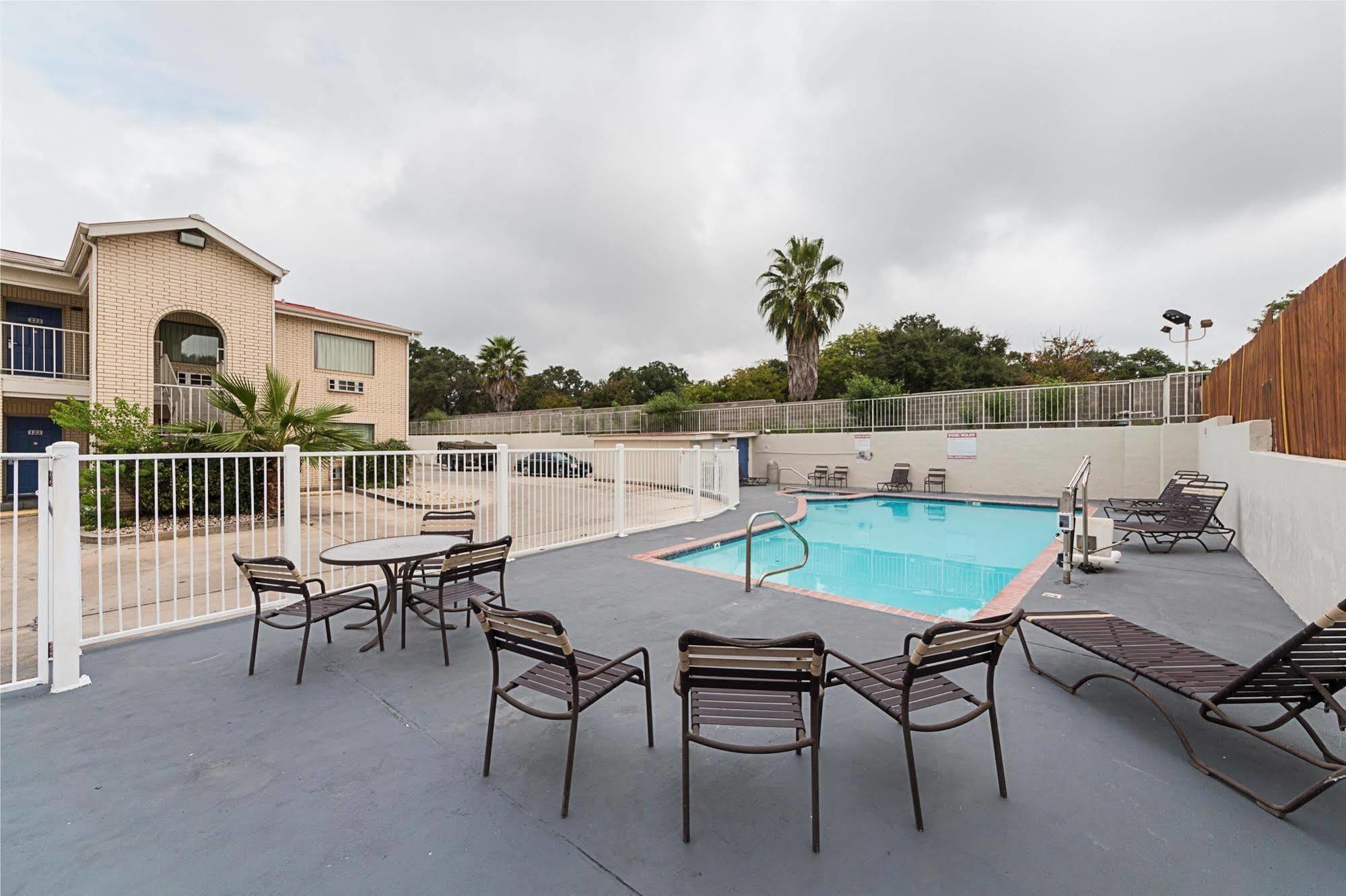 Motel 6-San Antonio, Tx - Fiesta Trails エクステリア 写真