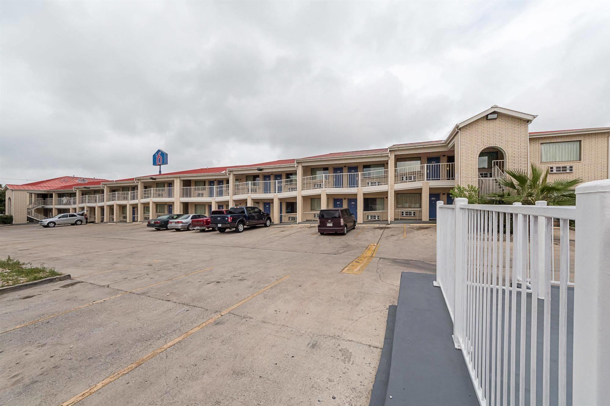 Motel 6-San Antonio, Tx - Fiesta Trails エクステリア 写真
